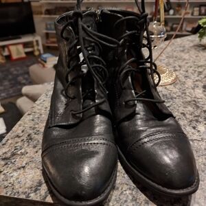 Comfortiva Cordia Used Ankle Boots Size 8M